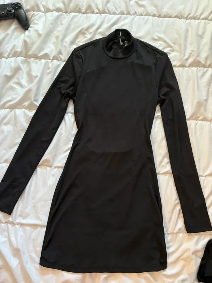 Robe dos nu - photo numéro 2