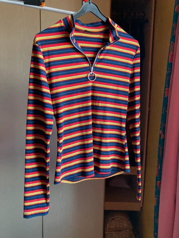 Superbe sweat-shirt pull coton jamais porté, lignes taille M