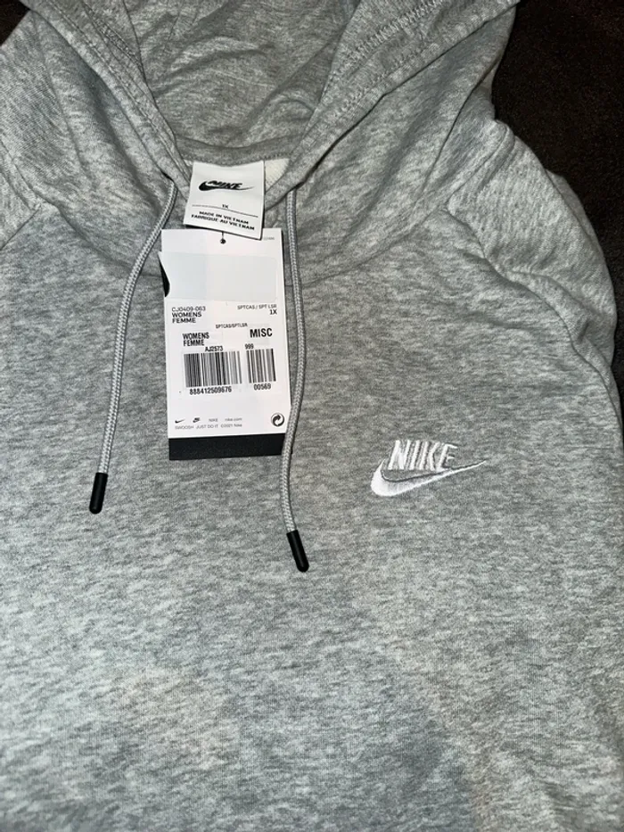 Sweat Nike nouveau - photo numéro 2