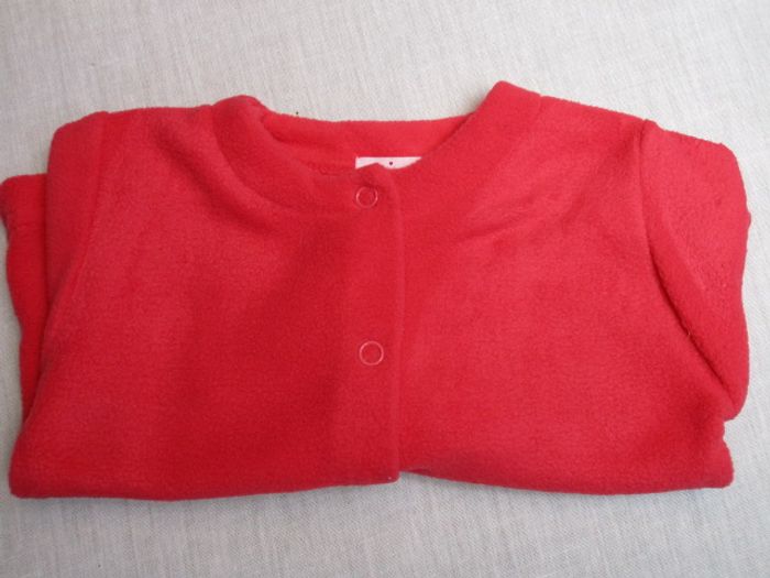Gilet rouge, 3 mois