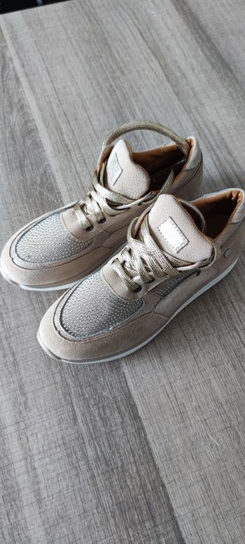 Basket à lacets dorées, Sneakers beige taille 39 femme - Neuf avec étiquette