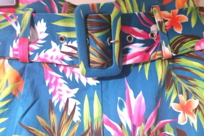 Belle jupe crayon Guess Tropical avec ceinture integrée S - photo numéro 3