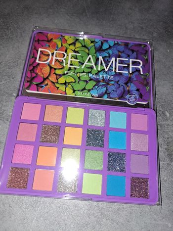 Palette de maquillage avec miroir neuf