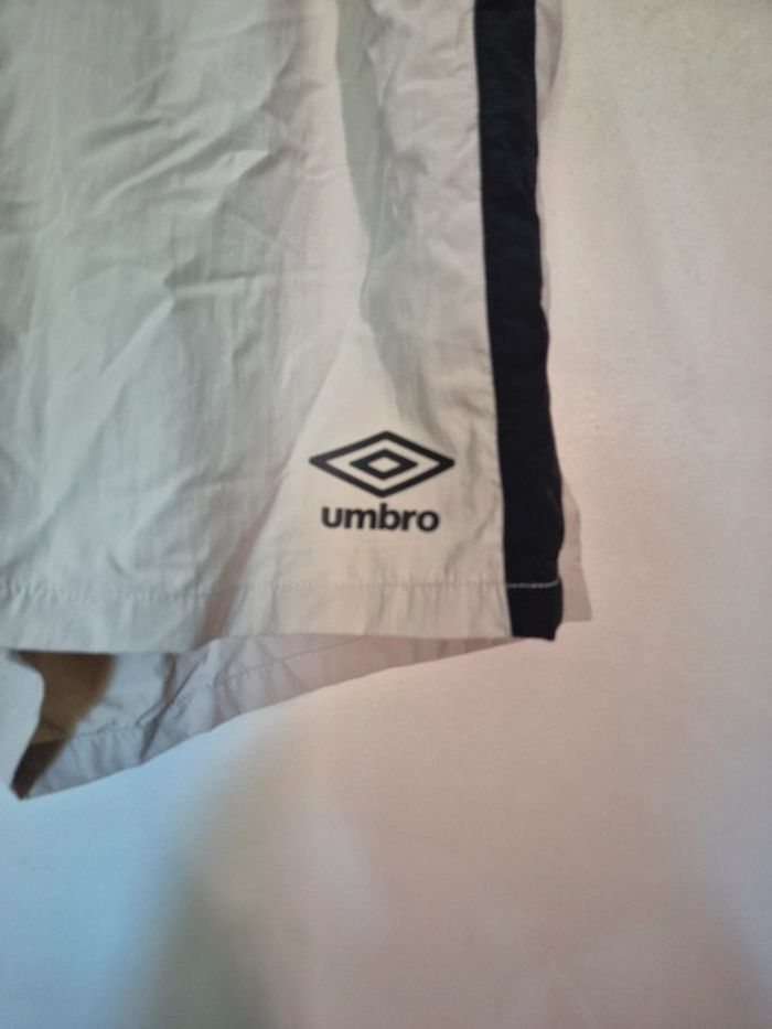 Short Umbro taille XL - photo numéro 2