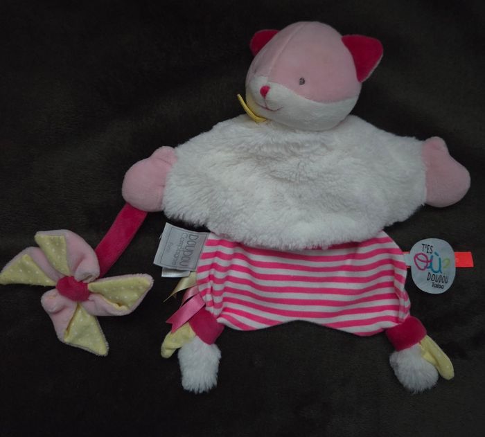 Doudou et compagnie plat chat blanc rose fushia rayé- Moulin a vent