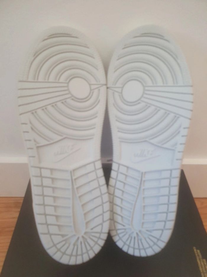 Nike Air Jordan 1 Mid (34) - photo numéro 7
