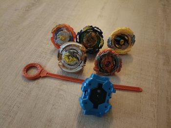 Lot de toupies Beyblade burst