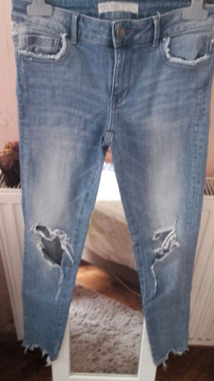 Jeans troué/effiloché - photo numéro 2