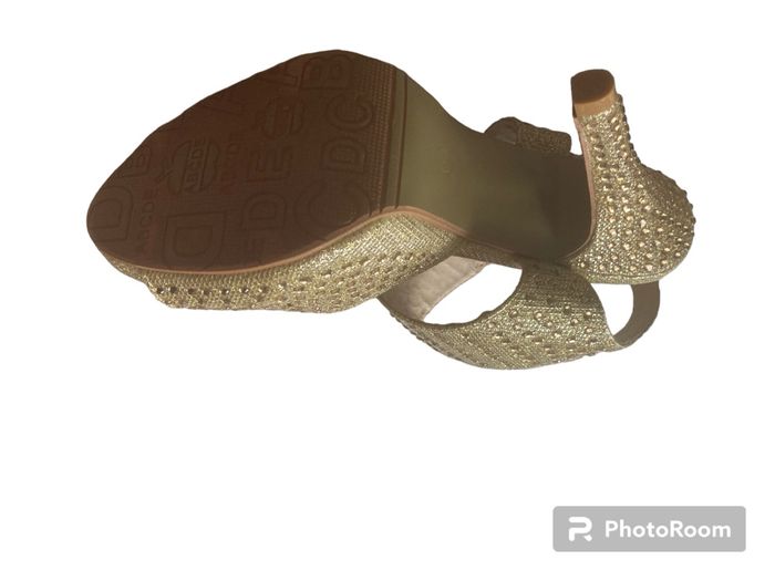 Très jolie paire de sandales à talons - photo numéro 4