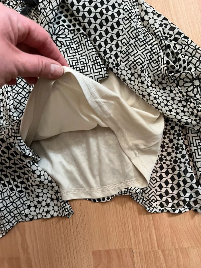 Jolie robe d’été H&M noire et beige T. 5-6 ans fille taille - photo numéro 6