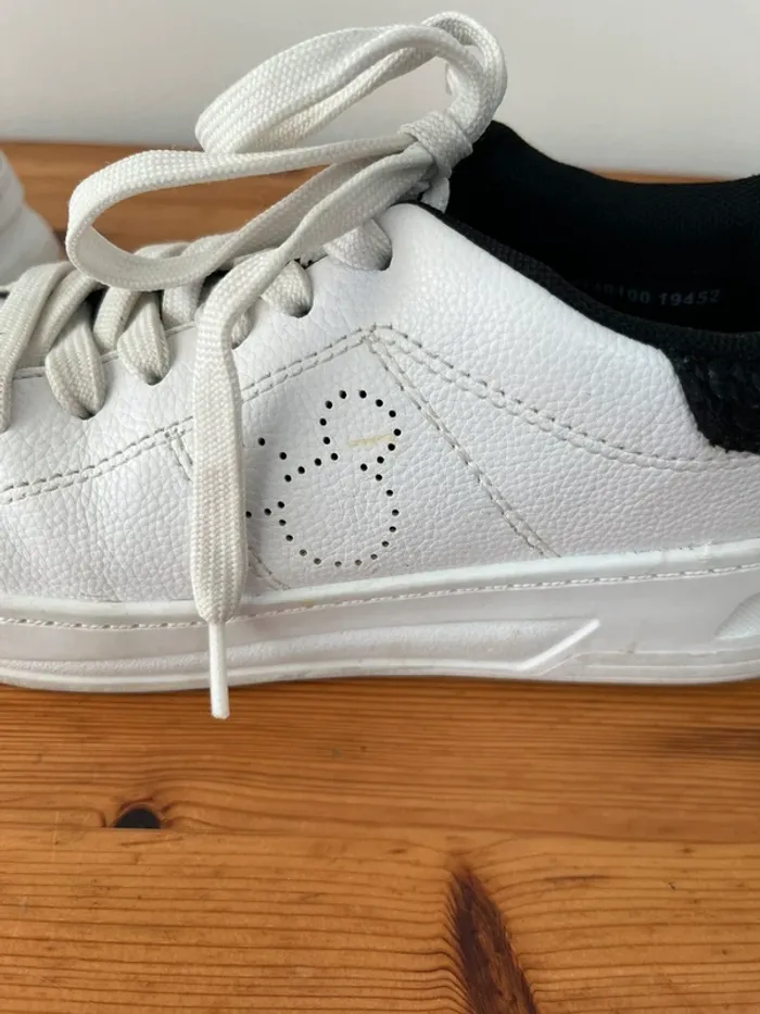 Chaussures avec oreilles de Mickey - photo numéro 5