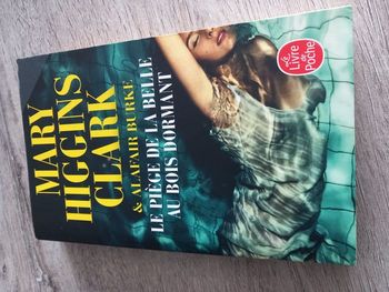Livre Mary Higgins Clark & Alafair Burke - Le piège de la belle au bois dormant