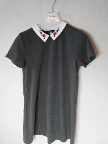 Robe grise Col imprimé "mango"