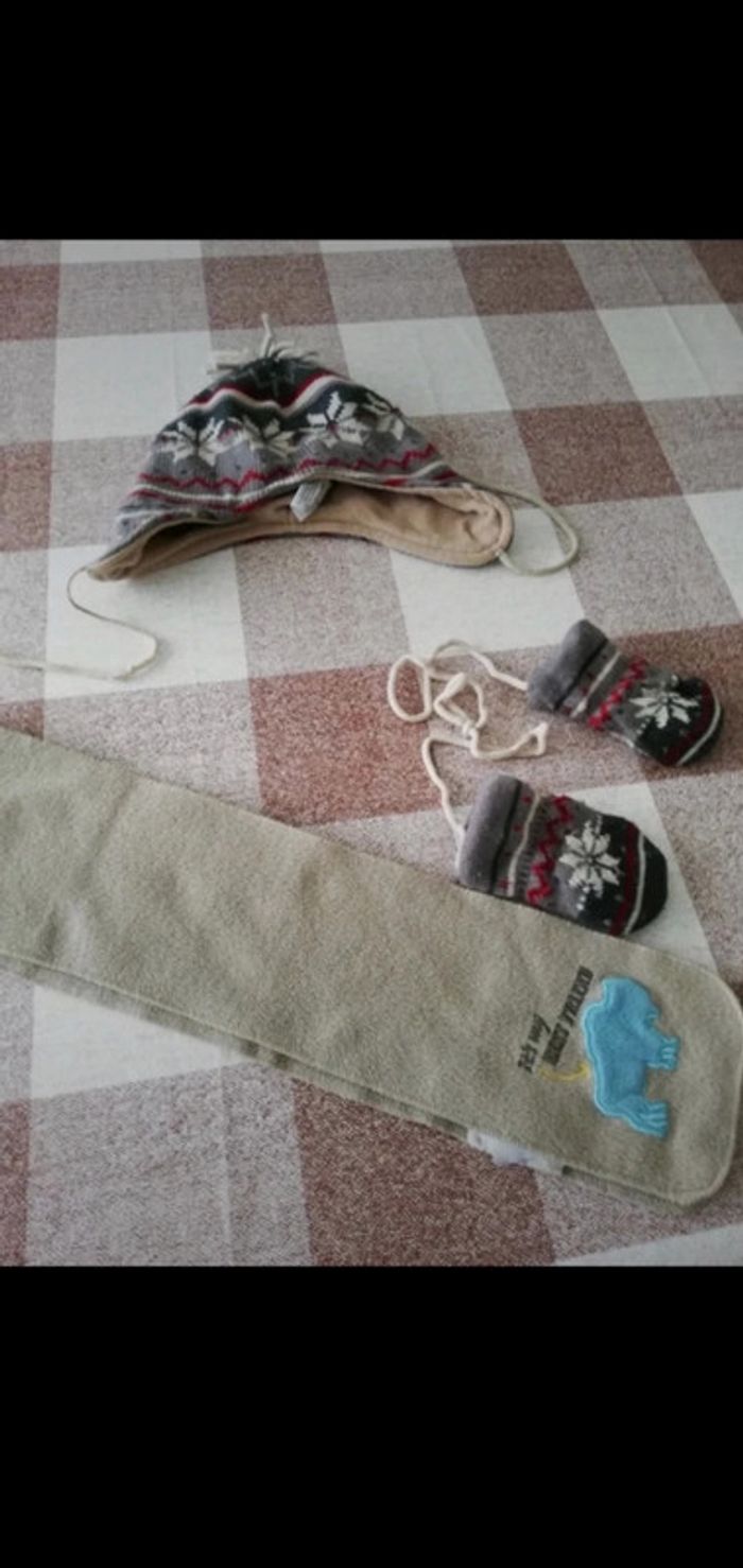 18/24 mois ensemble moufles/bonnet/écharpe