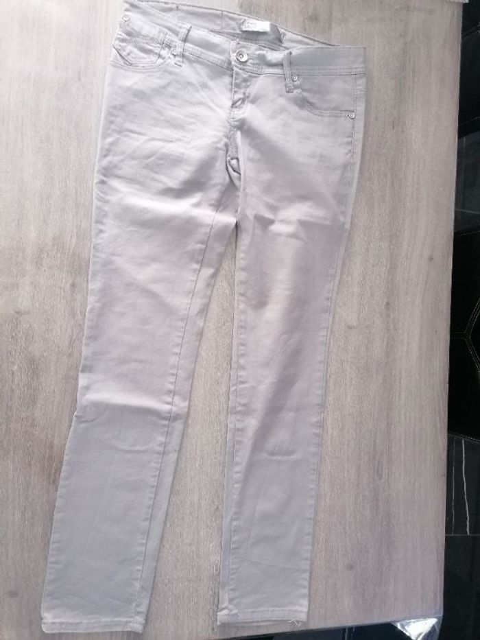 Jean gris clair Stradivarius taille 42
