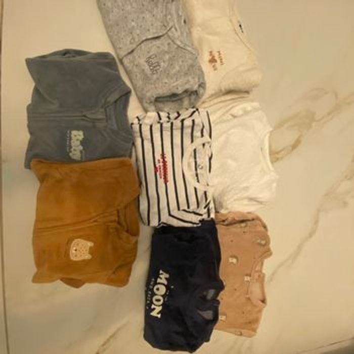 Pyjamas 1mois lot de 8