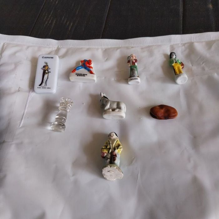 8 fèves lot No 2 à 3 euros