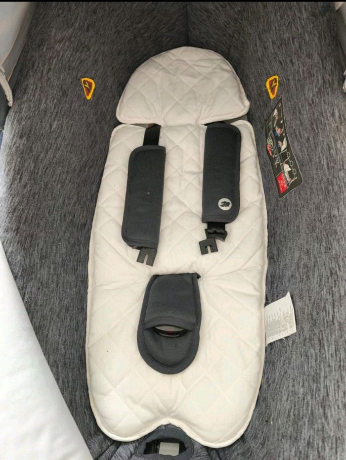 Nacelle Amber Plus de Bébé confort avec matelas NEUF - photo numéro 2