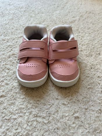 Chaussure rose pour bébé