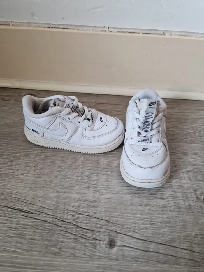 Basket snickers nike bébé taille 25