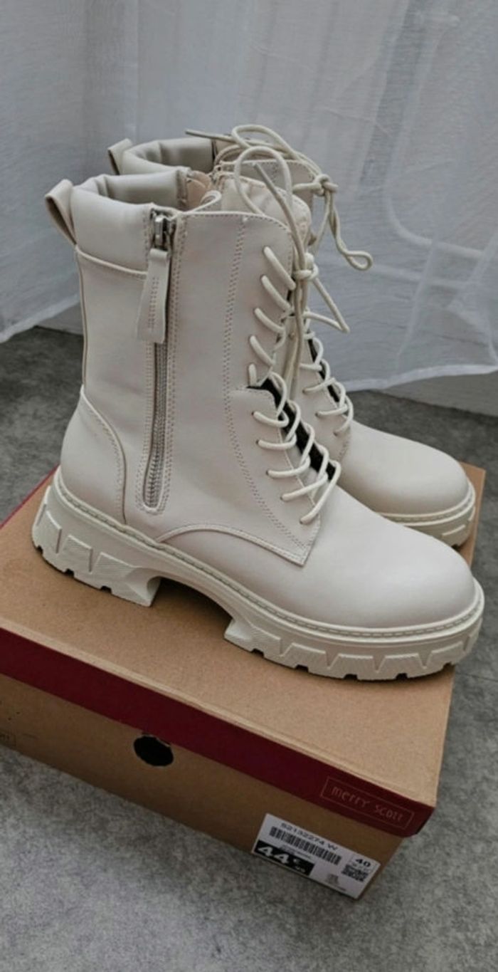 Bottine ranger  femme de la marque merry Scott 40 Neuf