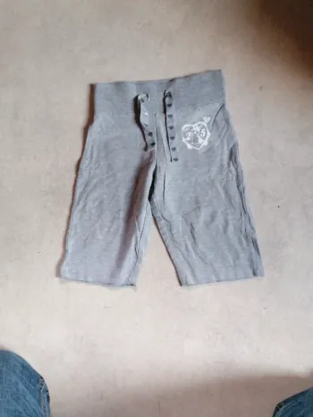 Short fille