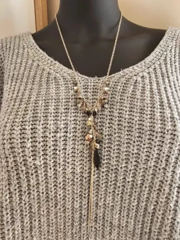 Joli collier fantaisie femme