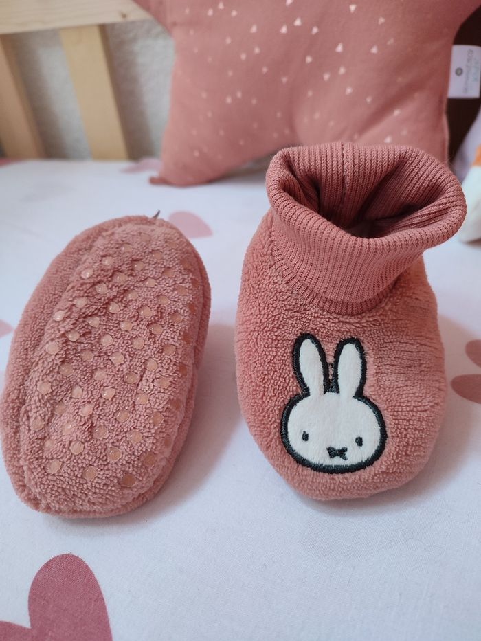Paire de chaussons lapin Miffy - Proche du neuf - Taille 17/18 - Vieux rose/Terracotta - photo numéro 4