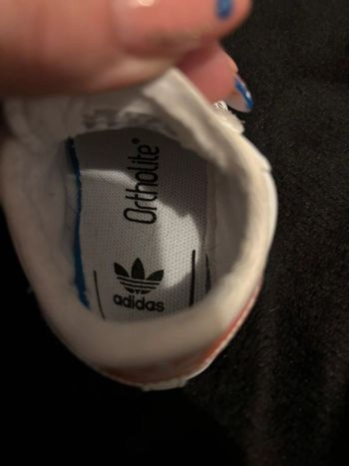 Basket Adidas taille 17 - photo numéro 3
