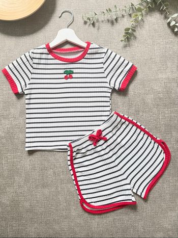 Ensemble assorti - 6 ans - marinière cerise 🍒 - très bon état 