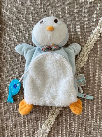 Peluche doudou marionnette 24cm Kaloo pingouin bleu et blanc orange très bon état