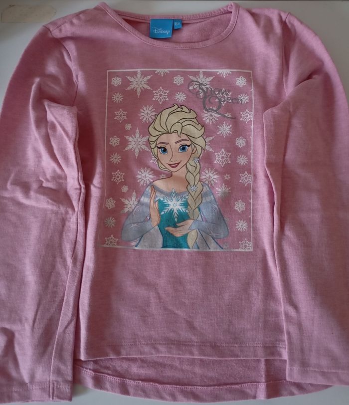 Pull sweat ,8 ans, ,coton polyester rose ,argenté et motif Elsa ,Reine des neiges. Disney . Parfait état .