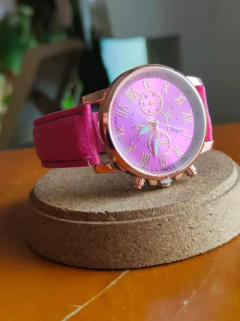 Montre fushia légère style vintage-classique