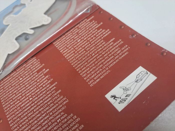 Porte-clés réfléchissant, Planes.
10,5x5,5cm.
NEUF. - photo numéro 3