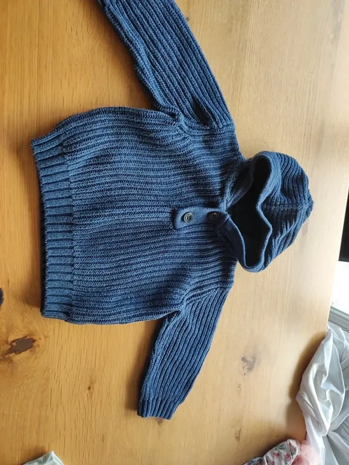 Pull h&m bleu 6 9 mois - photo numéro 2