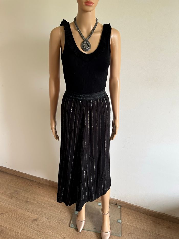 Jupe noire et brillante mi longue LPB Woman taille 38 TBE - photo numéro 3