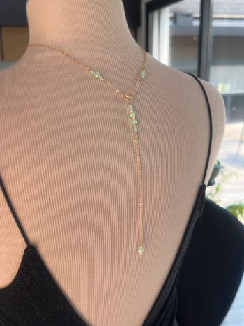 Collier dos en perles de cristal vert jade en laiton doré antiallergique