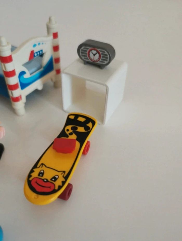 Playmobil lot vrac chambre d enfant bureau jouet skate - photo numéro 4