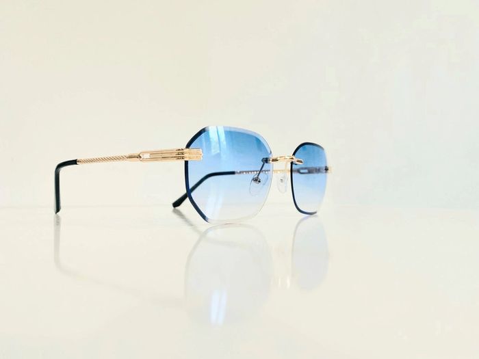 Lunette de soleil mixte percée dorée verres bleus dégradés UV protection catégorie 1 - photo numéro 3