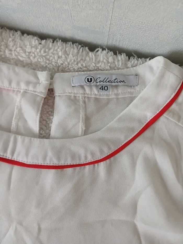 Haut blanc à liserets rouges - photo numéro 2
