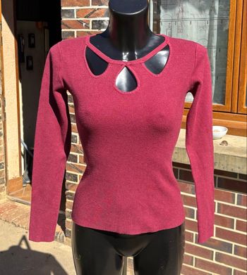🖤 Pull bordeaux à découpes – Impression – Taille S/36