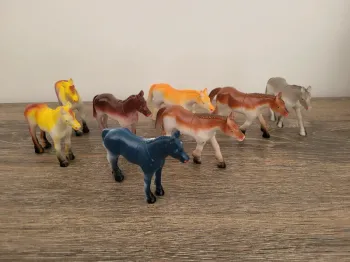 Lot de 8 petits chevaux en Plastique