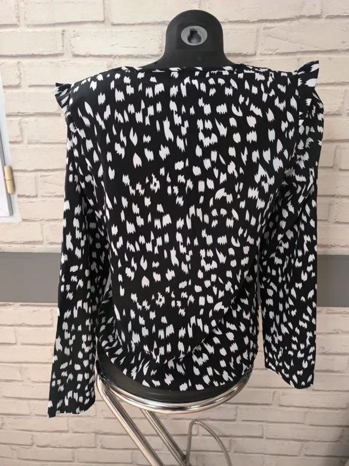 D4646 haut femme taille 42 - photo numéro 2