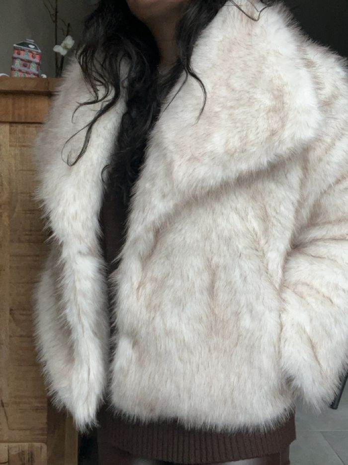 Manteau fausse fourrure