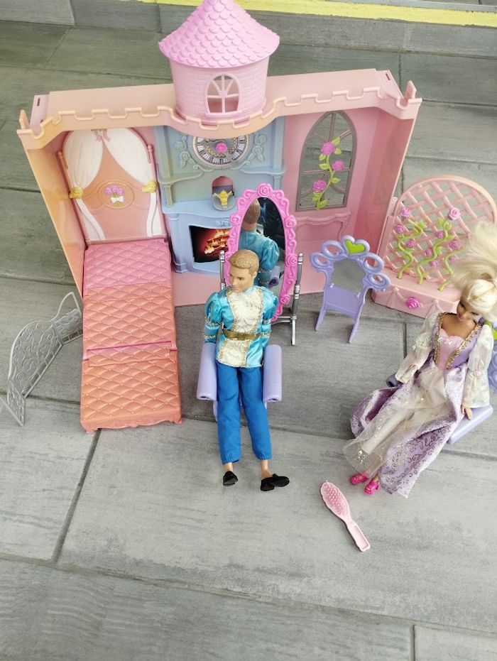 Chambre - maison poupée chateau Mattel