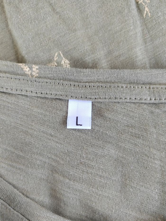 T-shirt Kaki motif fleurs– Taille 40/L – Très bon état - photo numéro 5