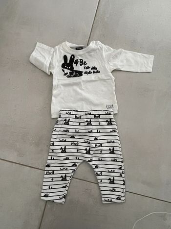 Ensemble teeshirt pantalon