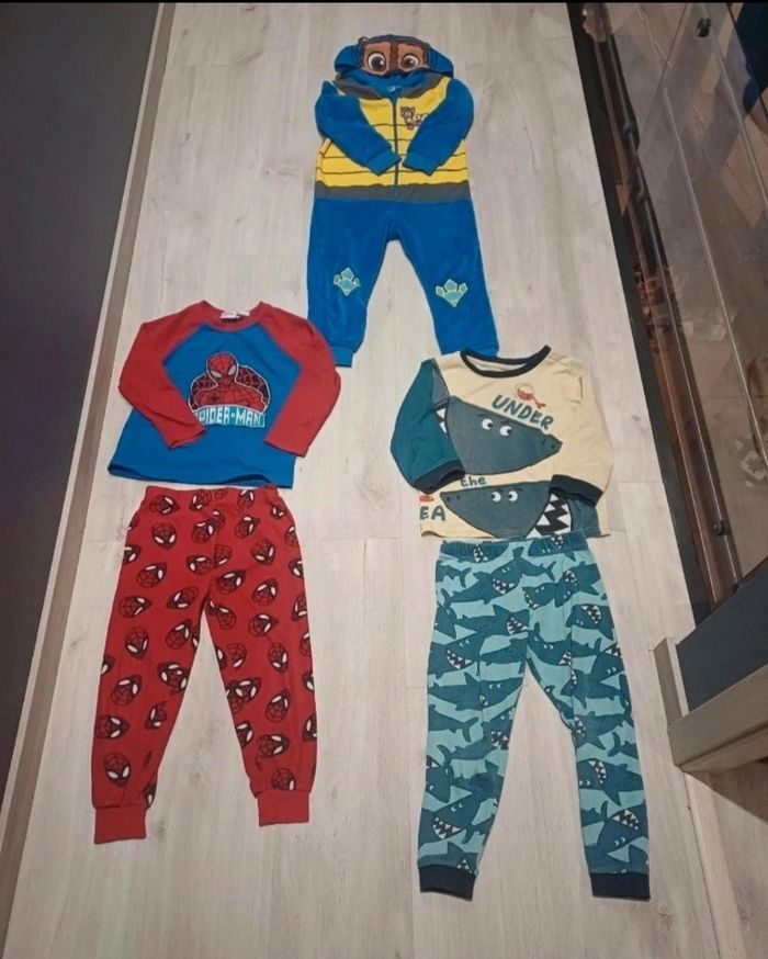 Lot de pyjamas 4ans