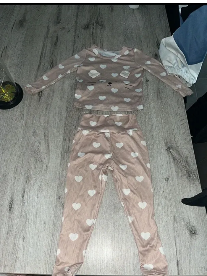 🌟 Ensemble Pyjama Enfant à Motifs Cœurs 🌟