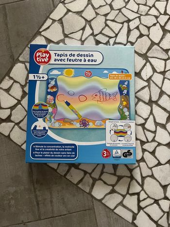 Tapis de dessin avec feutre à eau